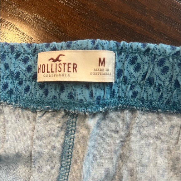 Hollister Women’s Blue/Pink/Cream Multi Print Flowing Open Leg Shorts - Picture 3 of 7